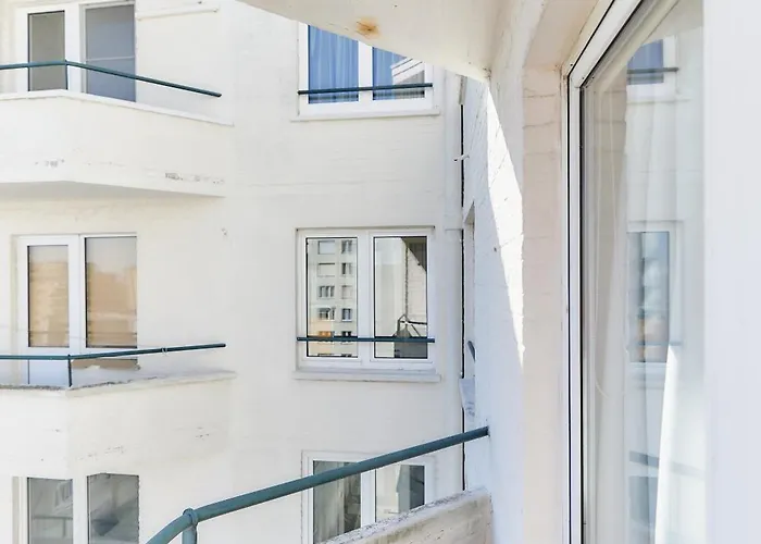 Lecomte - The Shoreline 131 Apartment